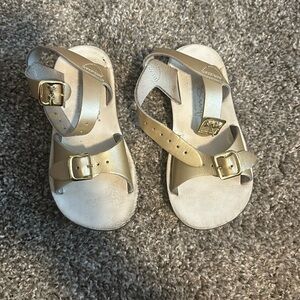 Kids Saltwater sandals size 9